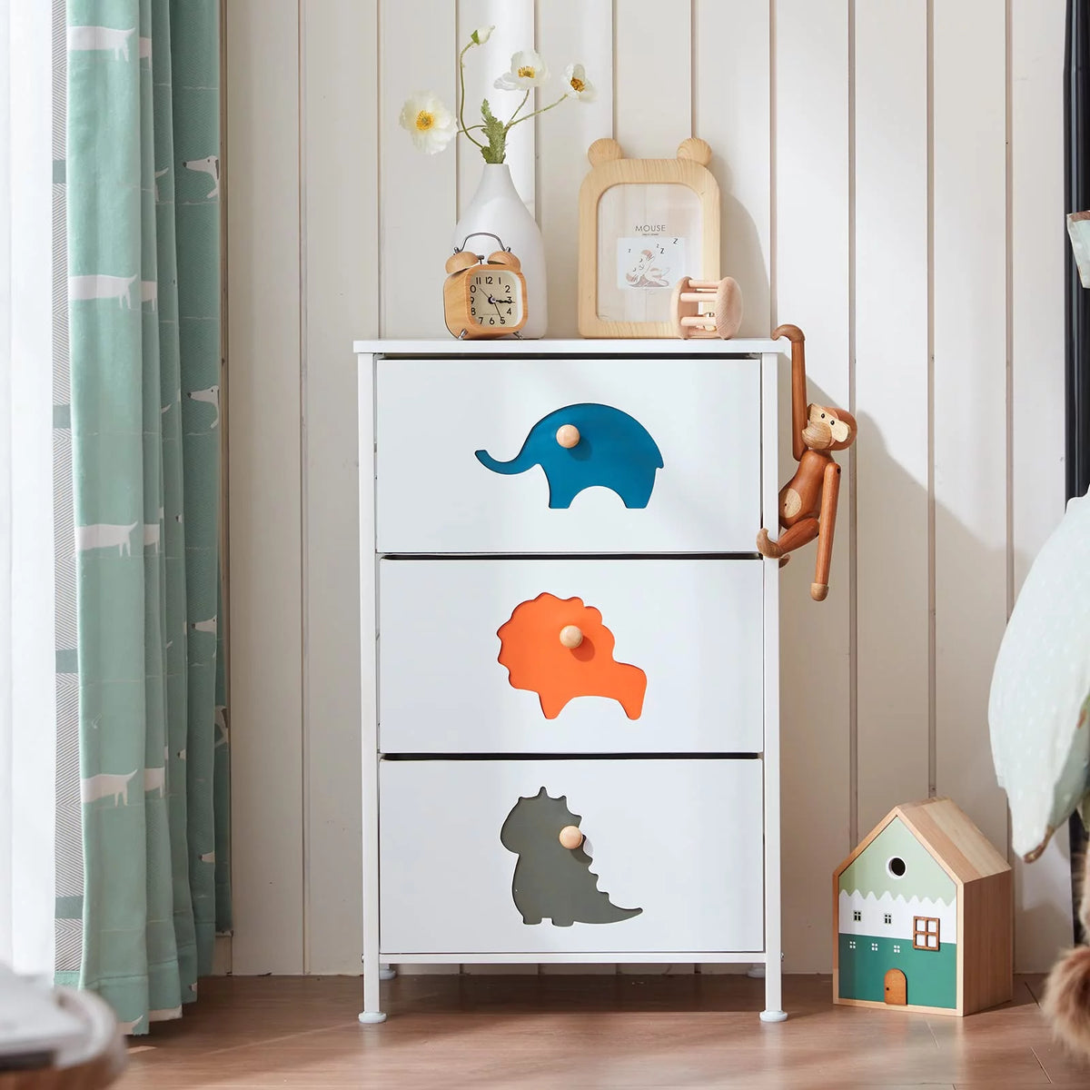 White 5 Drawer Dresser A764