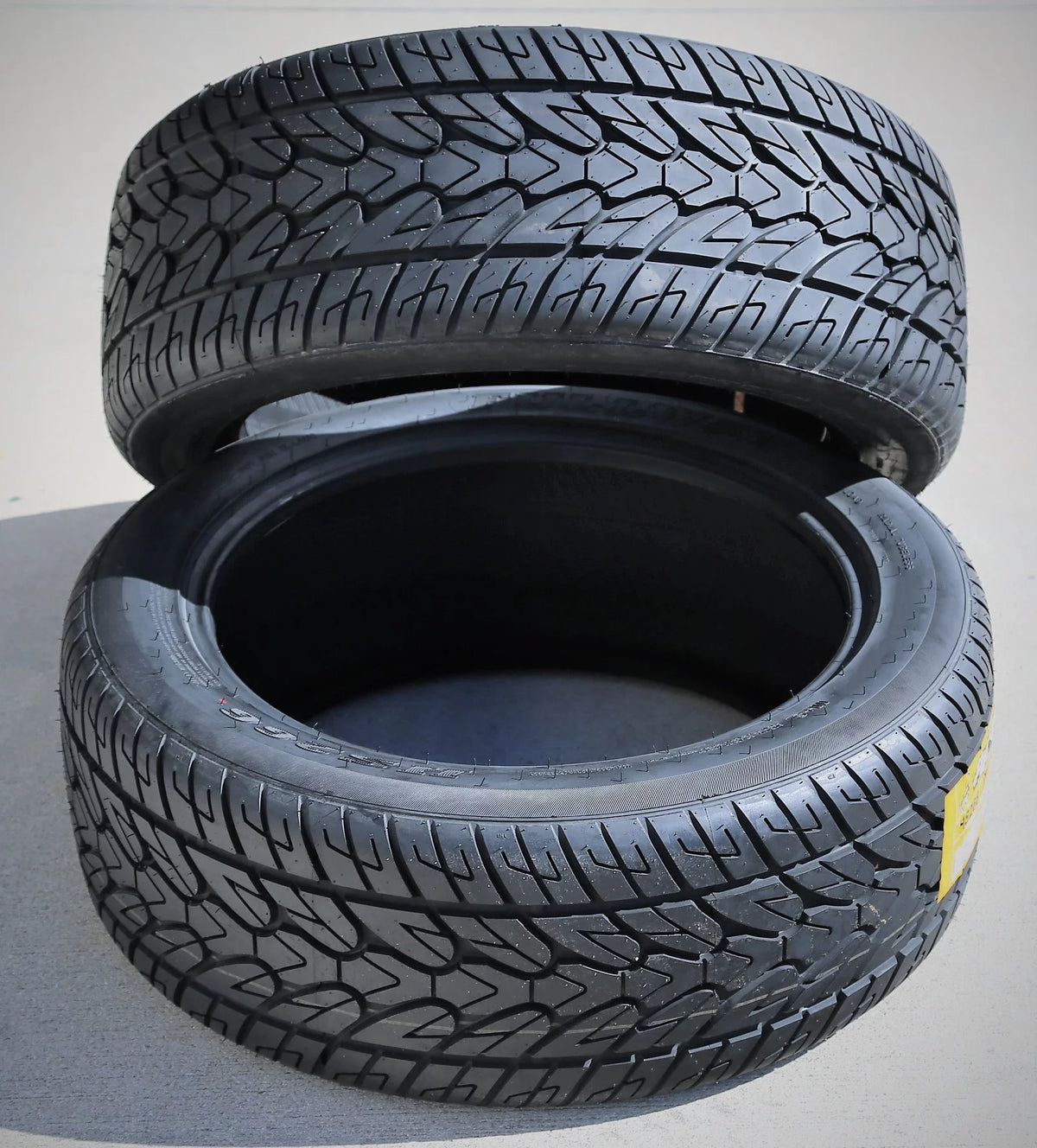 Set of 4 275/55R20 117H XL A/S Performance Tires R20897