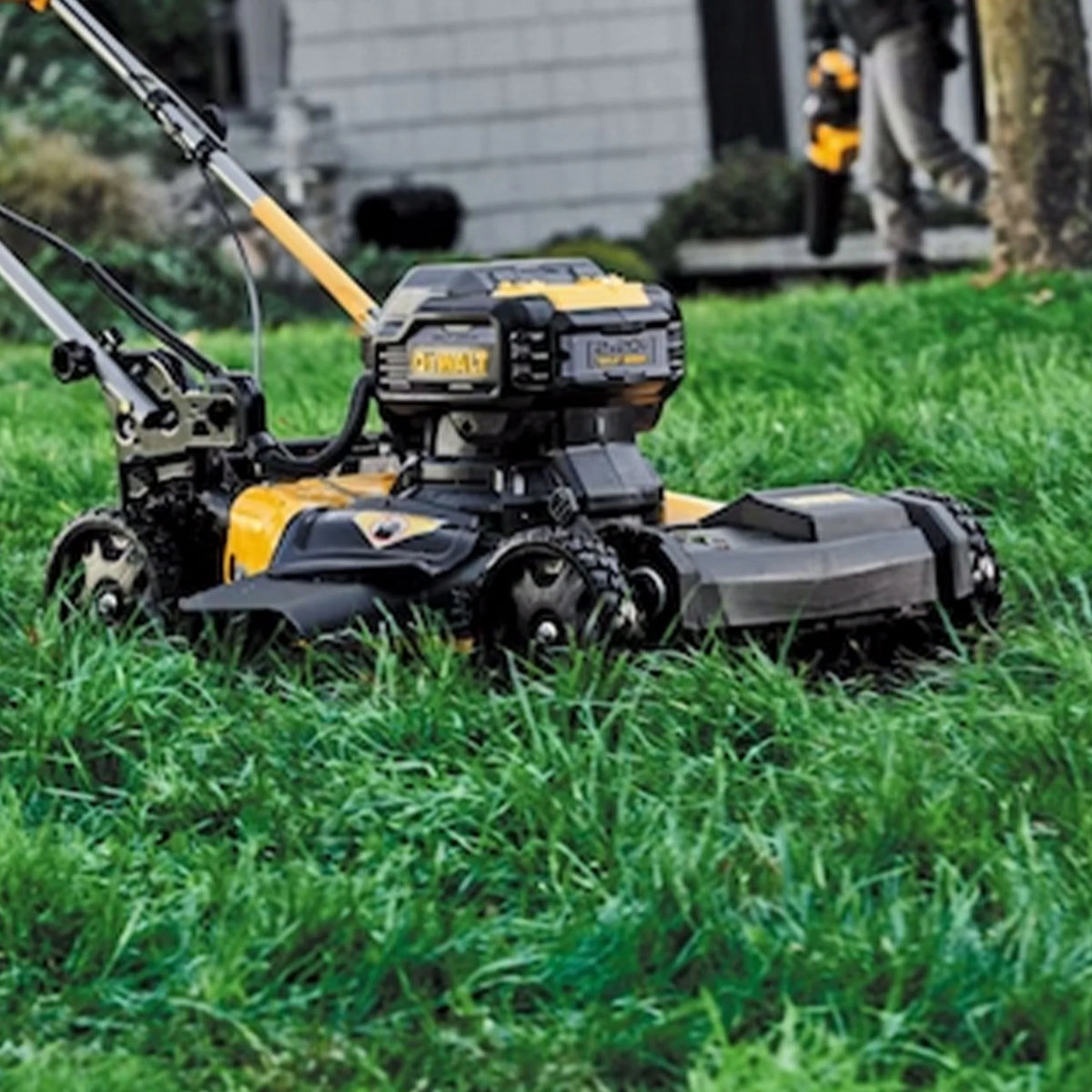 20V MAX Self Propelled 21.5 Inch Brushless Lawn Mower X381