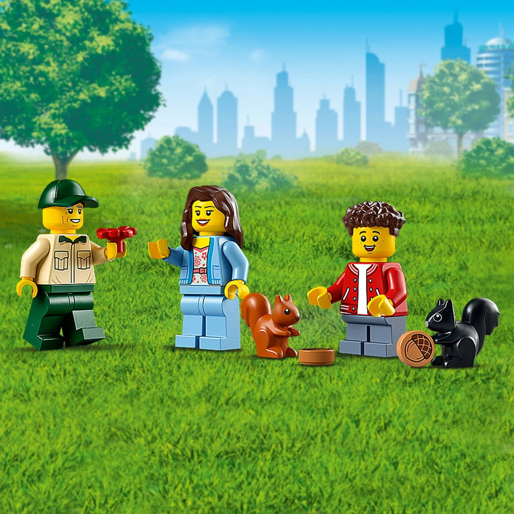 147 Piece Building Kit with 3 Minifigures U63991