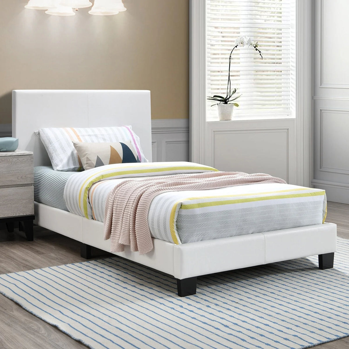 White Faux Leather Upholstered Platform Bed Queen S12763